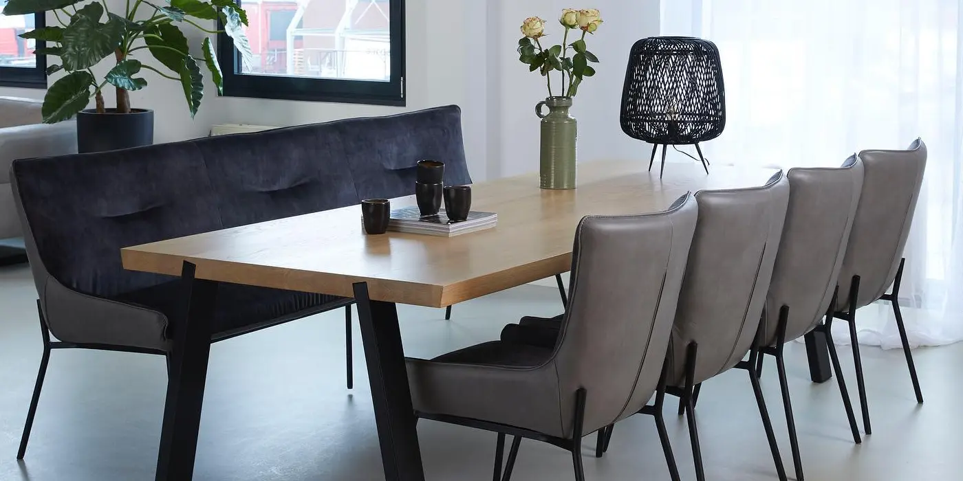 Stoelen van H.E. Design — Loods A27