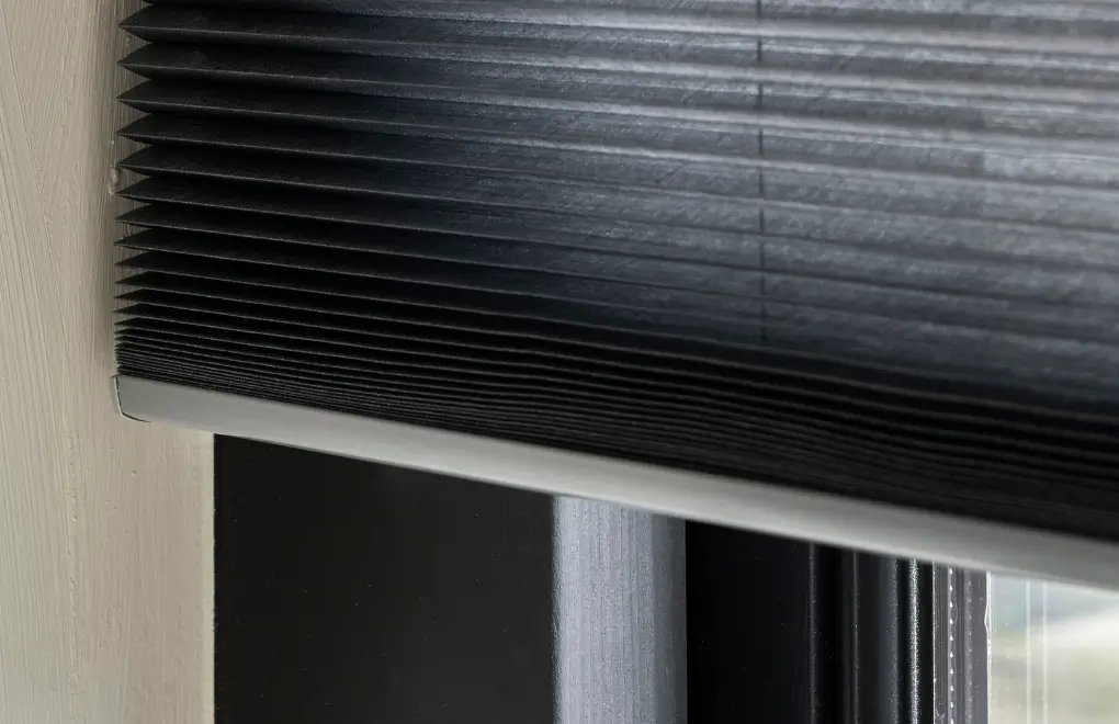 Bece dupligordijnen in de kleur Basic Black