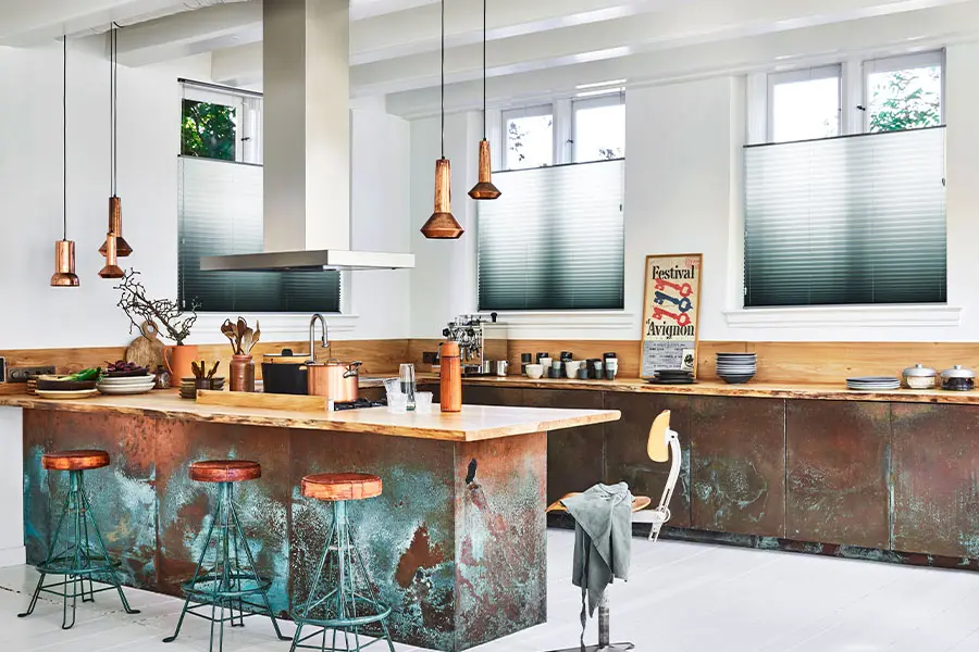 Bece plissegordijnen in de keuken in de kleur Dip Dye Green