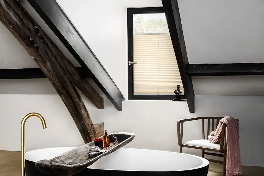 Bece plissegordijnen in de badkamer in de kleur Knitted White