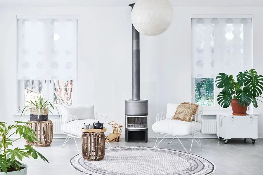 Bece duo rolgordijnen in de woonkamer in de kleur Graphic White